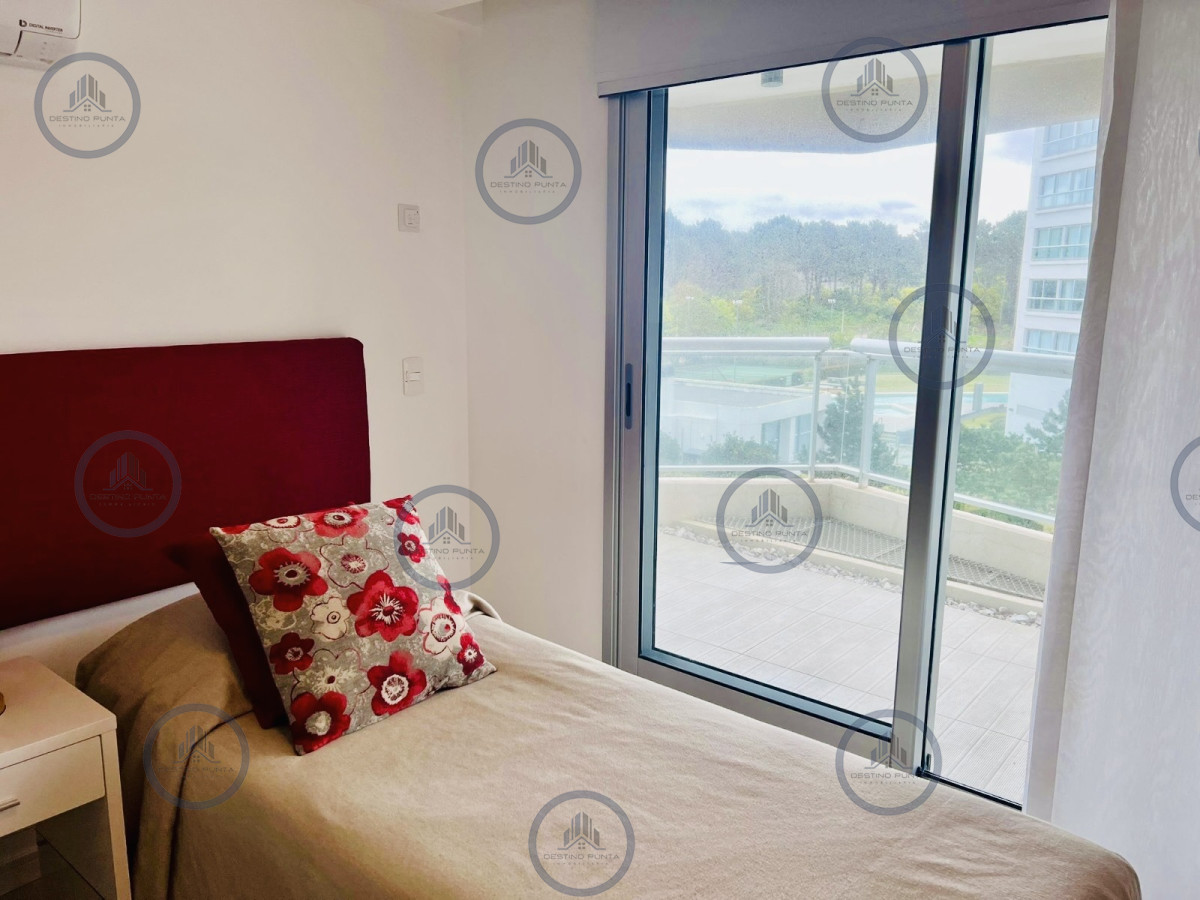 Apartamento ID.441 - Apartamento de 2 Dormitorios + Servicio en Playa Brava