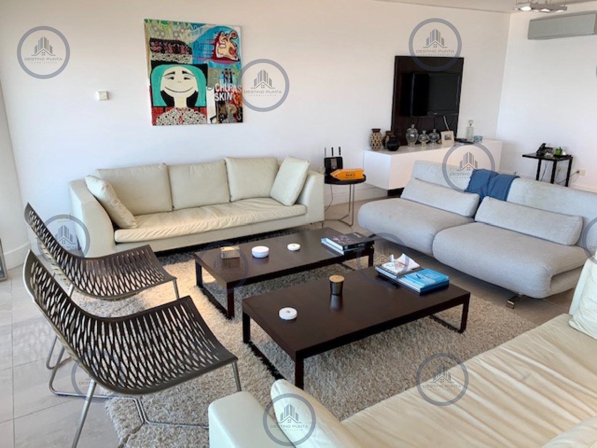 Apartamento ID.25 - Venta y alquiler temporario de apartamento de tres dormitorios mas dependencia de servicio en Playa Brava