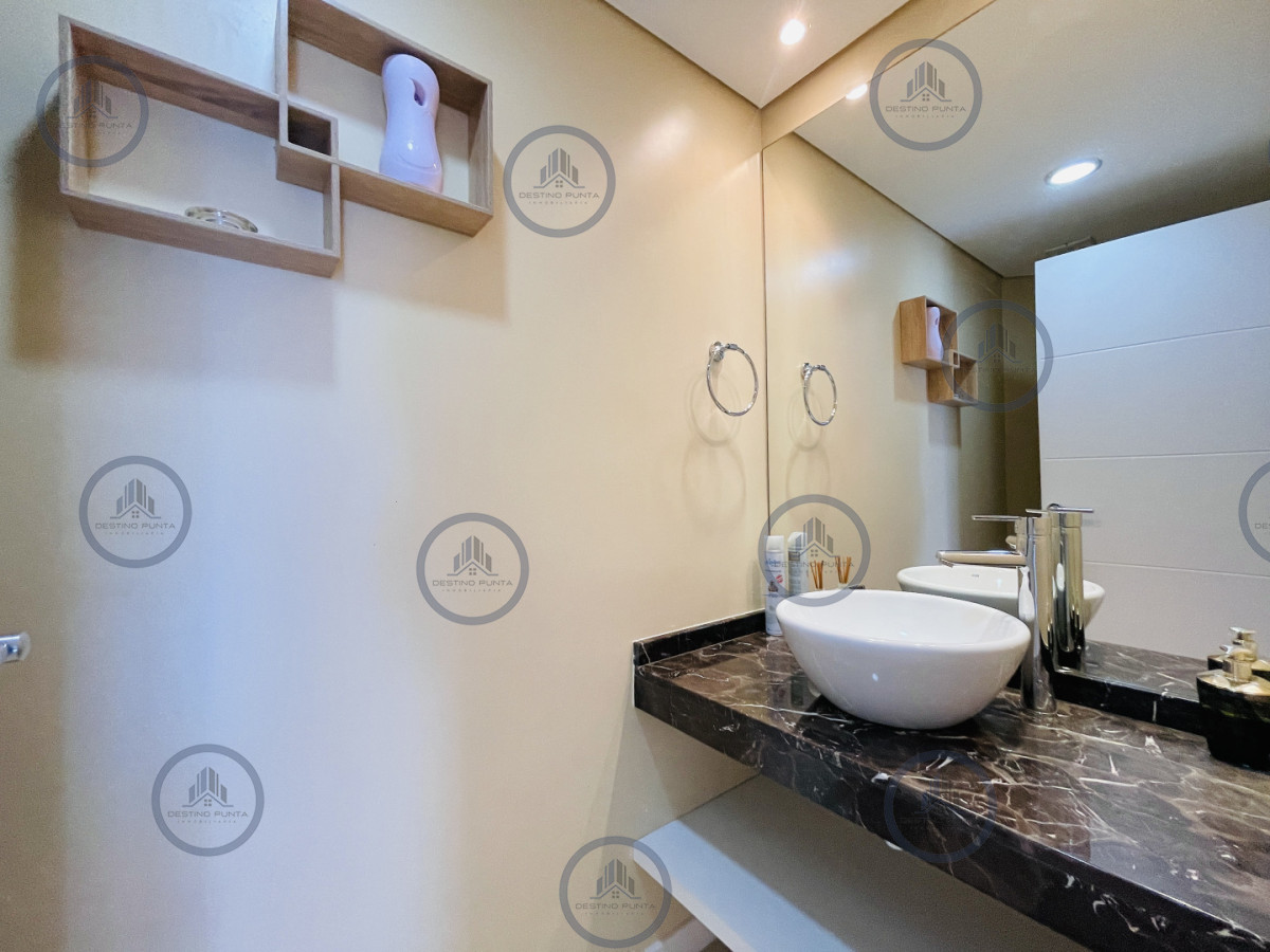 Apartamento ID.1755 - Moderno Apartamento de 2 Dormitorios en Venta, Playa Mansa 