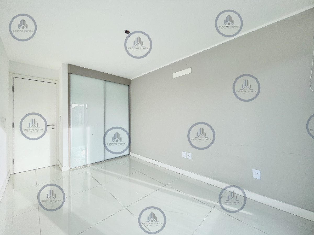 Apartamento ID.2711 - Apartamento de 2 Dormitorios en Alquiler Anual a pasos de Playas Mansa y Brava