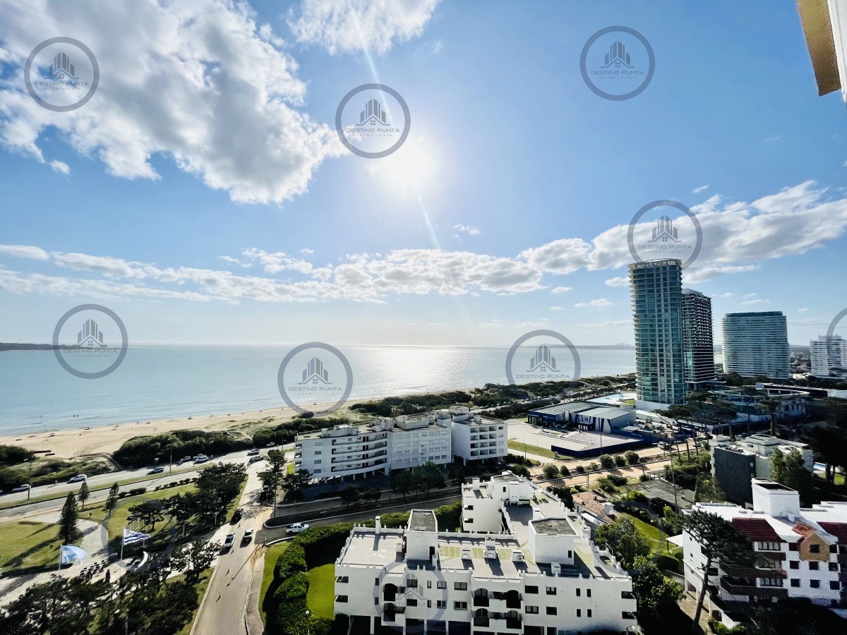 Apartamento ID.1059 - Venta de Excelente apartamento en alquiler temporario de tres dormitorios más dependencia de servicio, Playa Mansa, Punta del Este