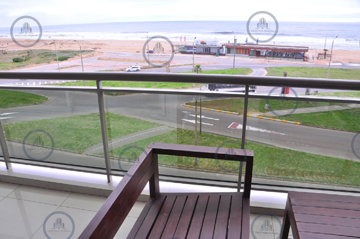 Apartamento ID.243 - Excelente Apartamento de 3 Dormitorios y Dependencia en Playa Brava - Venta y Alquiler
