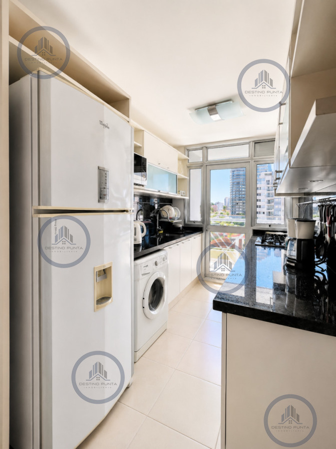 Apartamento ID.58 - Apartamento de 2 Dormitorios a metros del mar y torre moderna, playa Mansa, Punta del Este