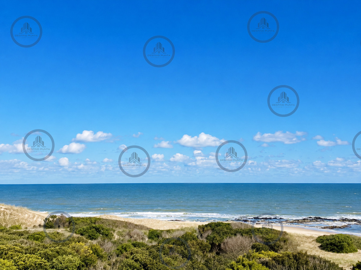 Apartamento ID.3106 - Apartamento de 3 Dormitorios en Primera Línea del Mar, Playa Brava Punta del Este