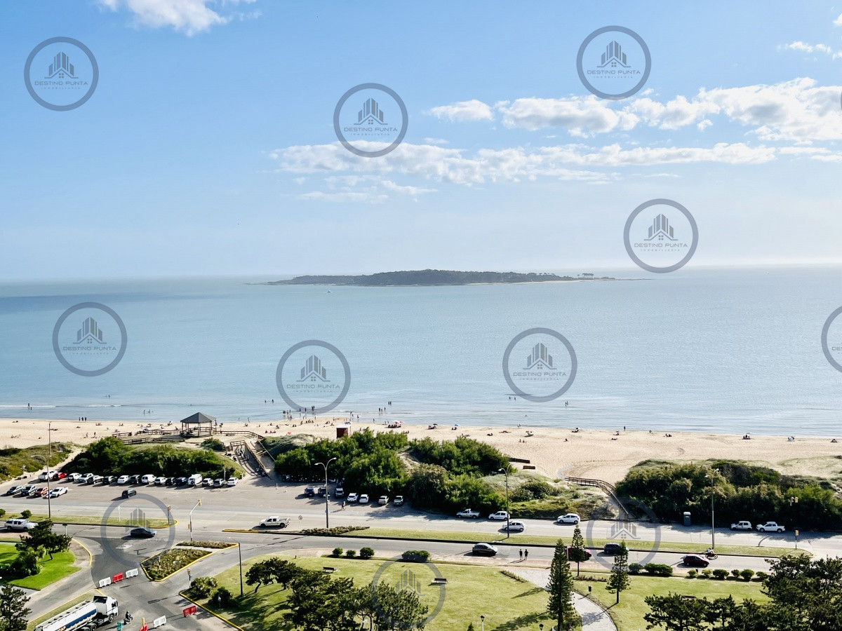 Apartamento ID.1059 - Venta de Excelente apartamento en alquiler temporario de tres dormitorios más dependencia de servicio, Playa Mansa, Punta del Este