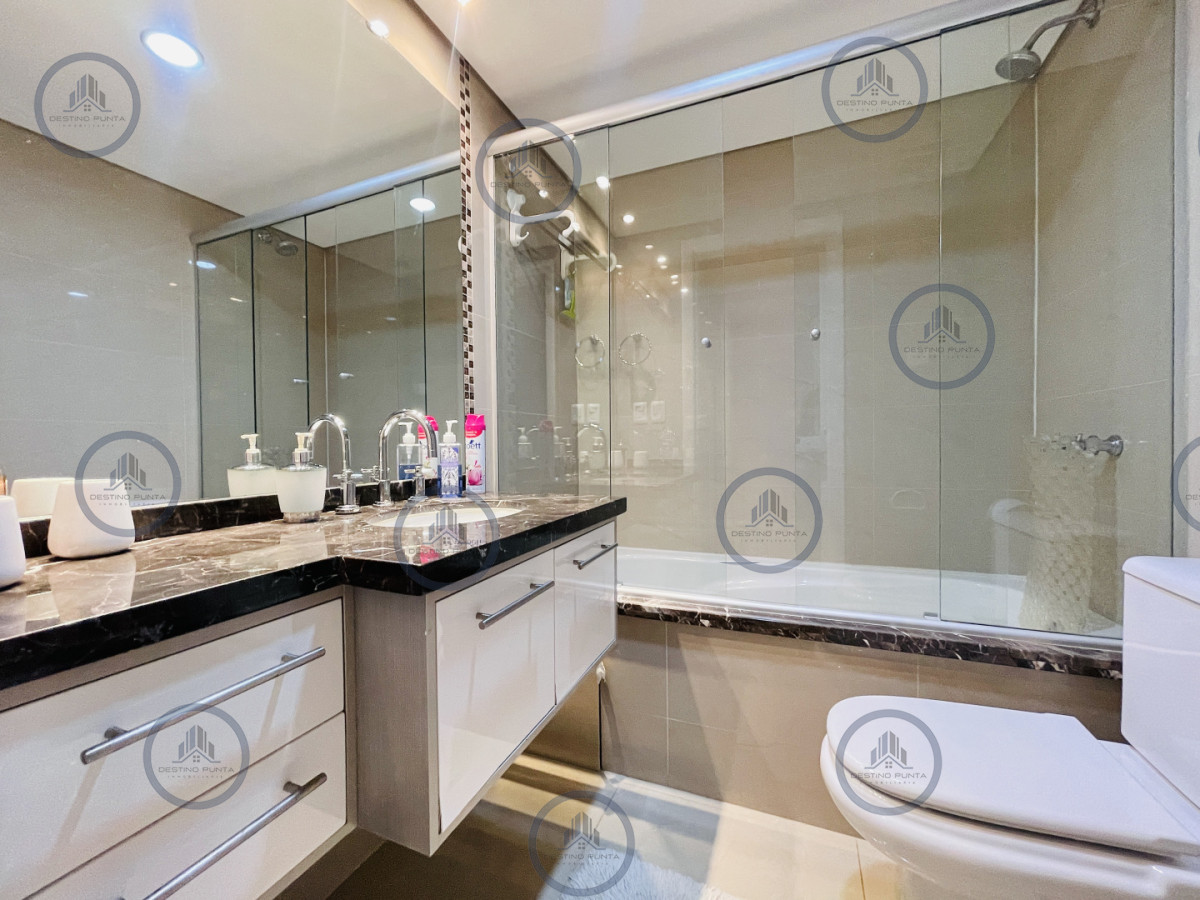 Apartamento ID.1755 - Moderno Apartamento de 2 Dormitorios en Venta, Playa Mansa 