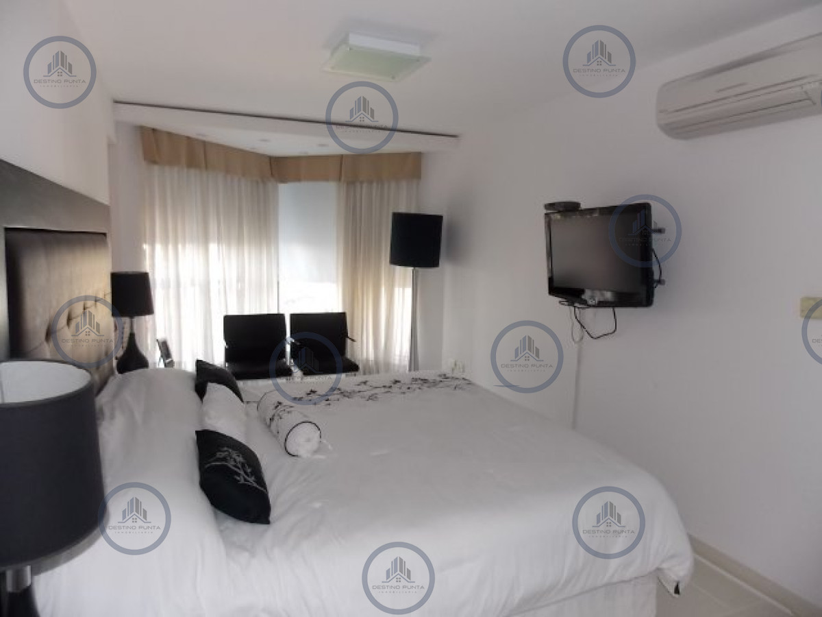 Apartamento ID.86 - Venta  de apartamento esquinero de tres dormitorios en Playa Mansa