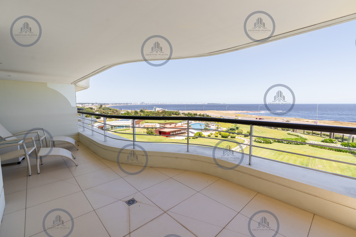 Apartamento ID.231 - Exclusivo penthouse en venta de 3 dormitorios vista al mar, piscina y parrillero de uso exclusivo sonbre Playa Mansa, Pinares