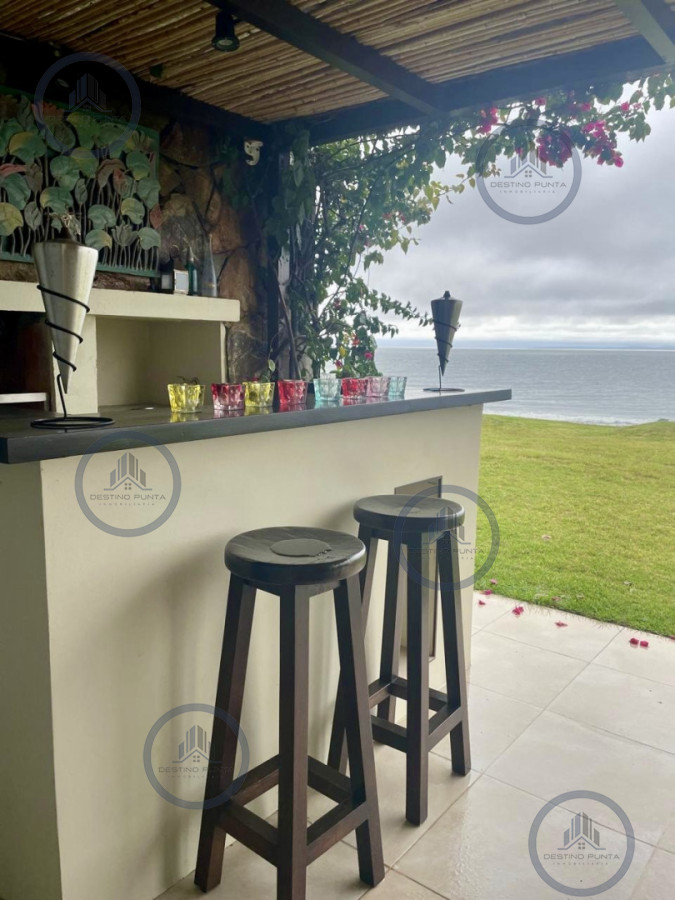 Apartamento ID.421 - Maravilloso departamento de 2 dormitorios con parrillero y salida al jardín en alquiler 