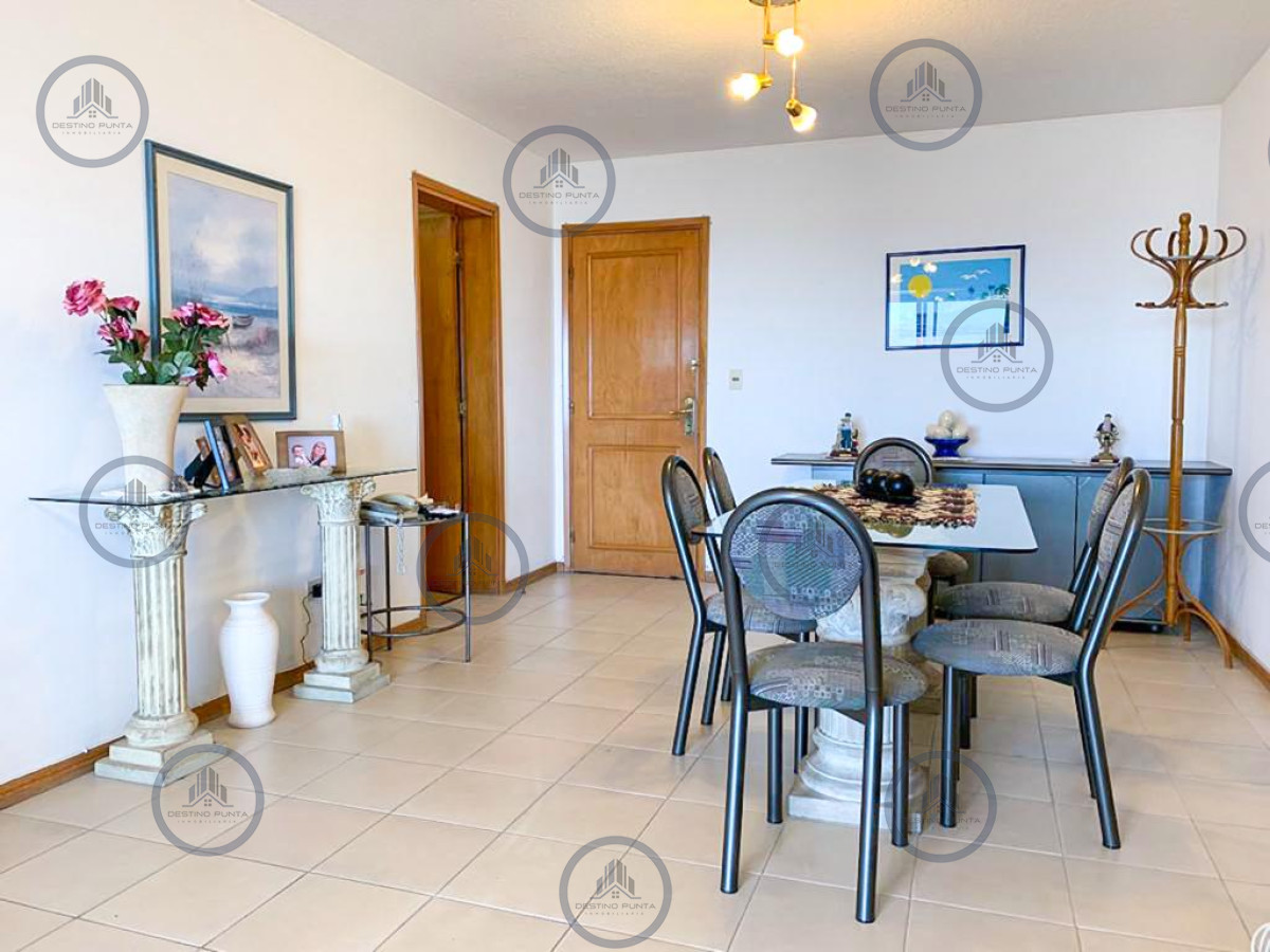 Apartamento ID.785 - Apartamento de 2 Dormitorios Frente a Playa Brava, Venta