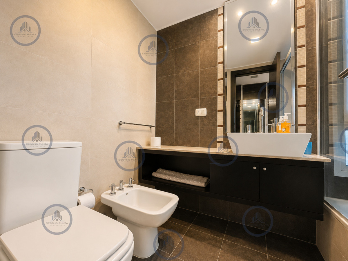 Apartamento ID.3204 - Venta de Excelente Apartamento de 3 Dormitorios con Vista al Mar, Playa Mansa, Punta del Este