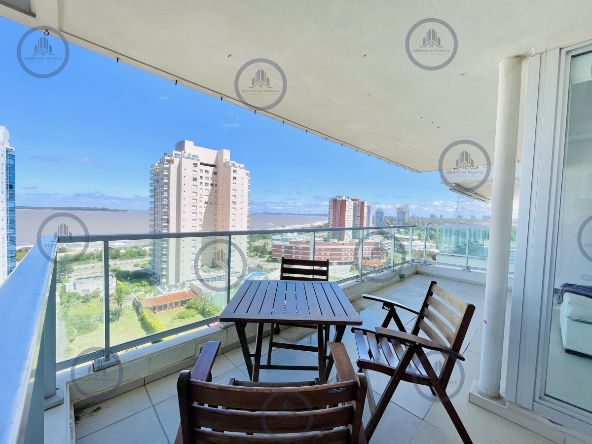 Apartamento ID.1660 - Apartamento de 2 Dormitorios, Vista al Mar y Parrillero en Playa Mansa, Venta
