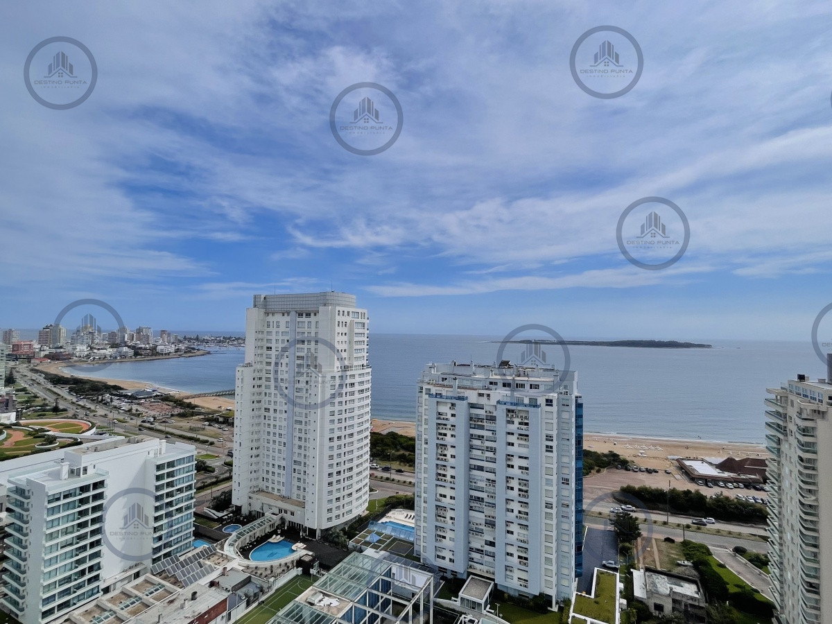 Apartamento ID.1226 - Venta de Excelente Penthouse de 2 Dormitorios y Parrillero con vistas a Playa Mansa, Punta del Este
