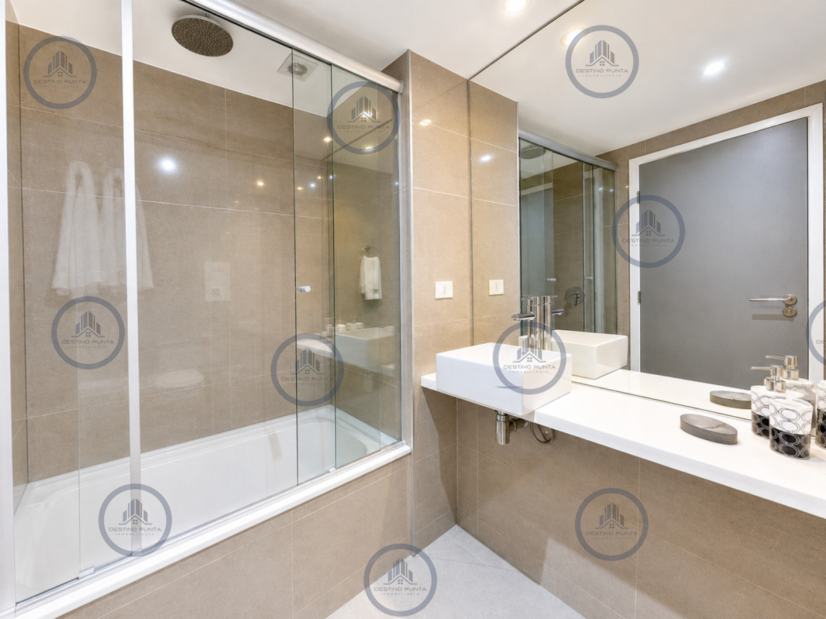 Apartamento ID.3290 - Excelente Apartamento de 2 Dormitorios en Alexander Boulevard, Punta del Este
