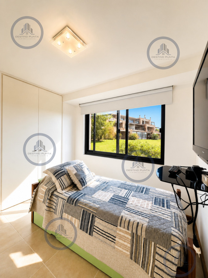 Apartamento ID.2462 - Excelente y amplio departamento duplex en venta de 3 dormitorios mas dependencia con parrillero, Punta Ballena