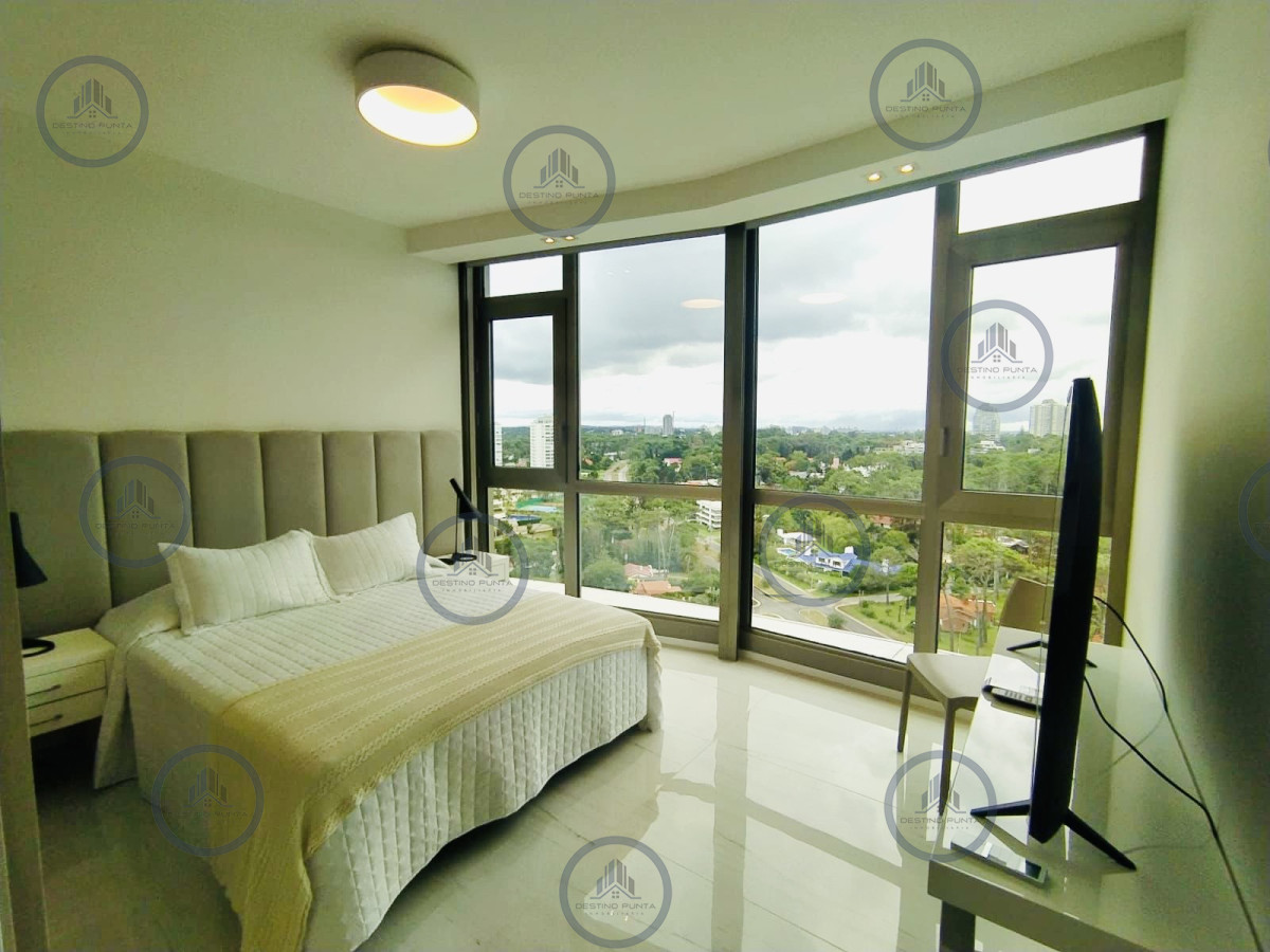 Apartamento ID.2287 - Exclusiva unidad de 4 dormitorios en suite en Fendi Chateu Playa Mansa Disponible Alquiler Anual