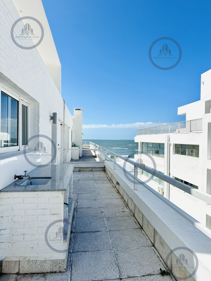 Apartamento ID.2461 - Alquiler y venta de apartamento con vista al Mar en Península de 3 dormitorios más dependencia