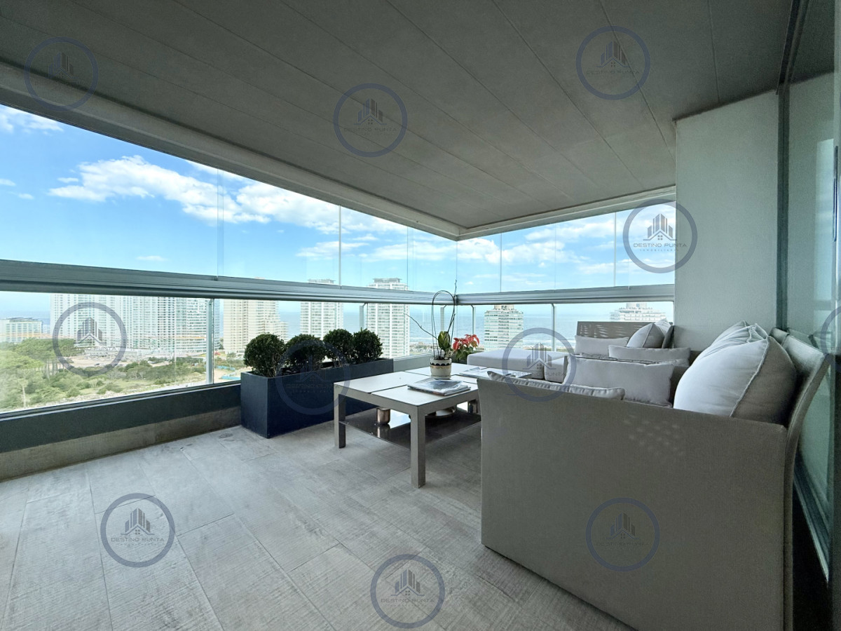 Apartamento ID.2036 - Apartamento Penthouse finamente decorado de 3 dormitorios con parrillero propio en venta, Roosevelt Brava, Punta del Este
