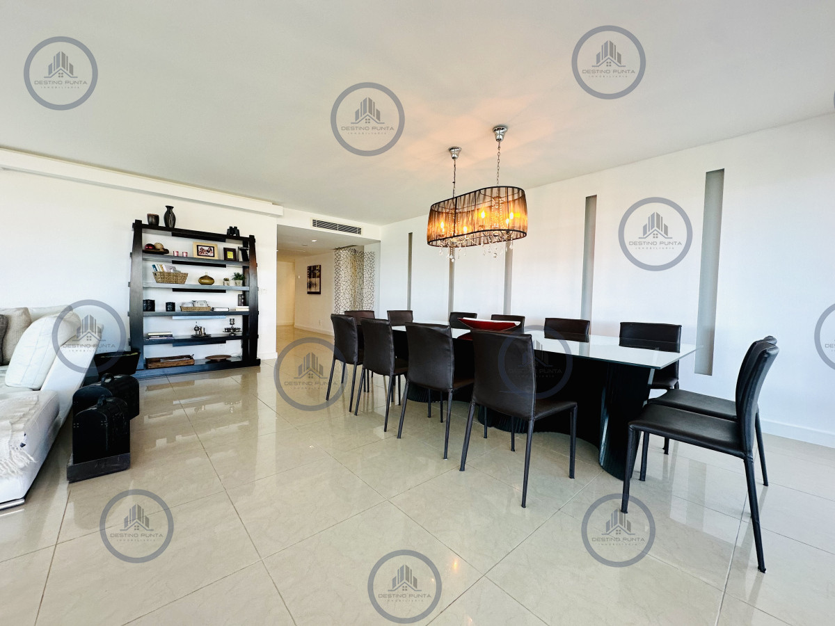 Apartamento ID.1708 - Alquiler temporario de gran apartamento de 4 dormitorios más dependencia en Playa Mansa