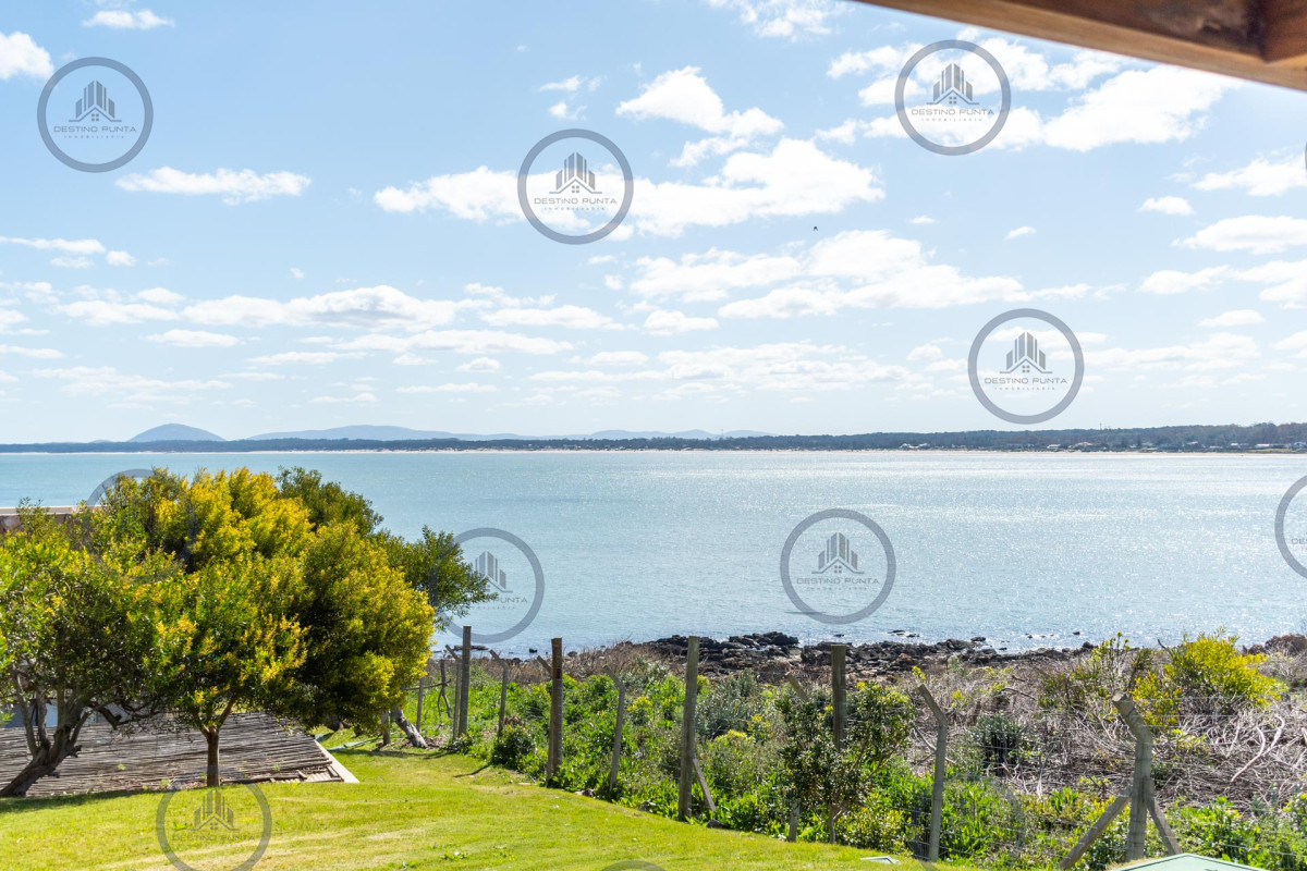 Apartamento ID.9 - Alquier temporario de amplio departamento de tres dormitorios con jardín, Punta Ballena