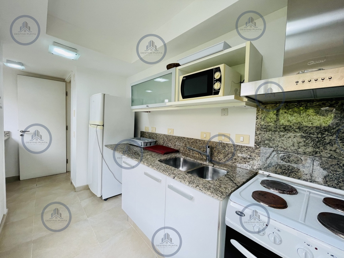 Apartamento ID.1029 - Venta de apartamento de dos dormitorios con parrillero en complejo privado de Punta Ballena