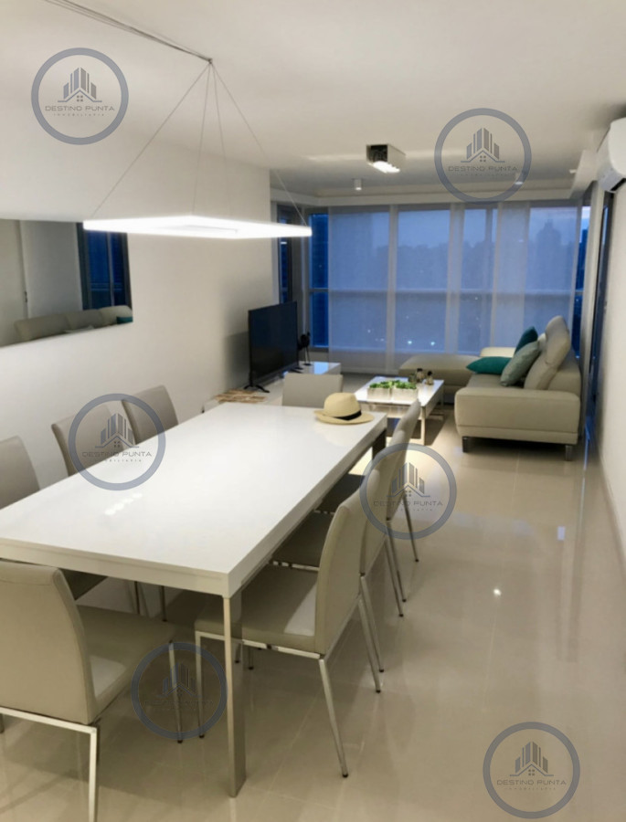 Apartamento ID.174 - Venta de apartamento de 2 dormitorios más dependencia y parrillero en Playa Mansa