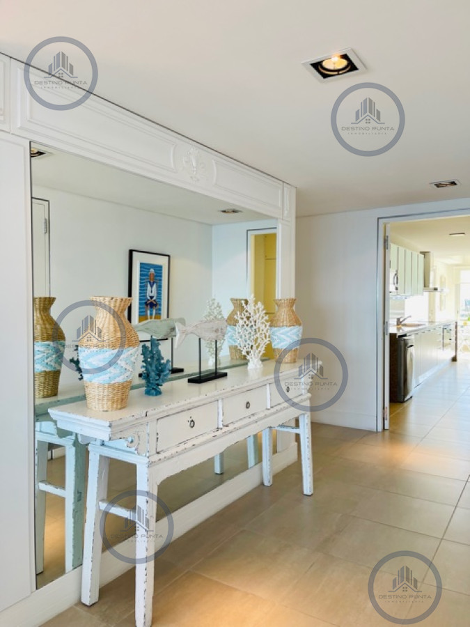 Apartamento ID.46 - Venta de apartamento premiun de tres dormitorios más dependencia en torre de categoría sobre playa Brava, Punta del Este
