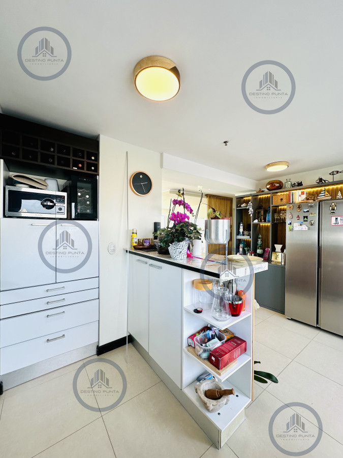 Apartamento ID.1226 - Venta de Excelente Penthouse de 2 Dormitorios y Parrillero con vistas a Playa Mansa, Punta del Este