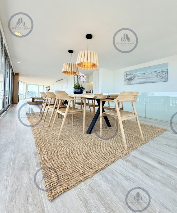 Apartamento ID.2036 - Apartamento Penthouse finamente decorado de 3 dormitorios con parrillero propio en venta, Roosevelt Brava, Punta del Este