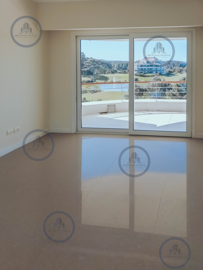 Apartamento ID.230 - Exclusivo penthouse en venta de dos dormitorios sobre Playa Mansa
