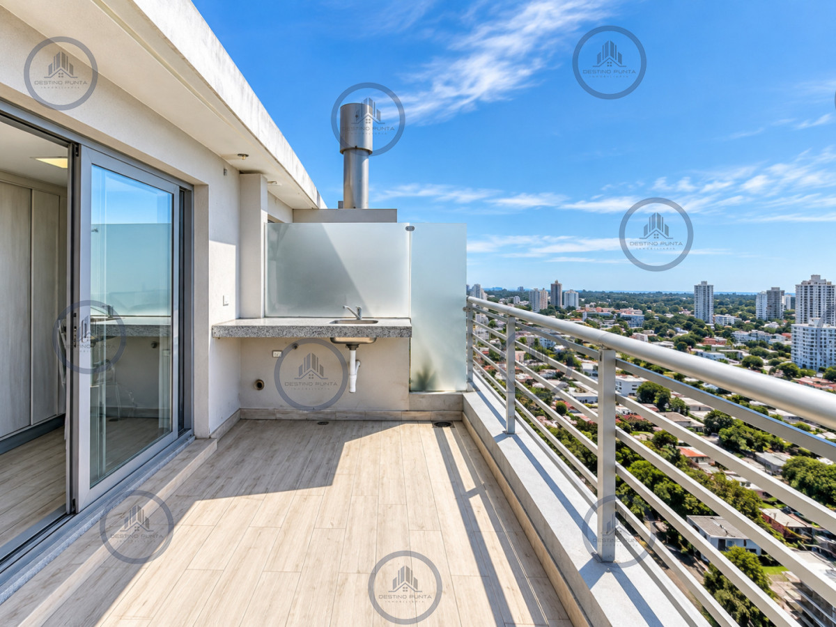 Apartamento ID.3292 - Penthouse Dúplex de 3 Dormitorios en suite con Parrillero, Jacuzzi y Amplias Terrazas con vistas panorámicas. Playa Mansa, Punta del Este