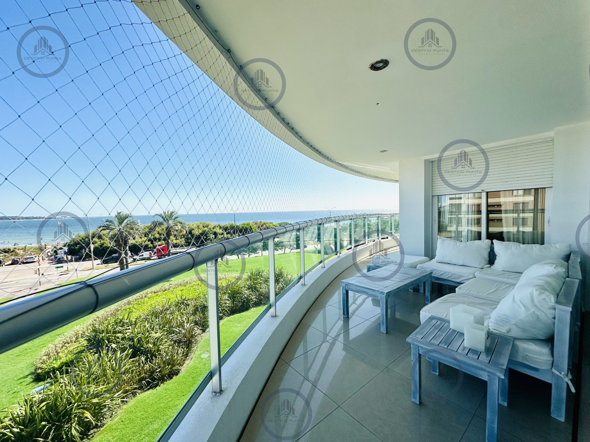 Apartamento ID.1708 - Alquiler temporario de gran apartamento de 4 dormitorios más dependencia en Playa Mansa