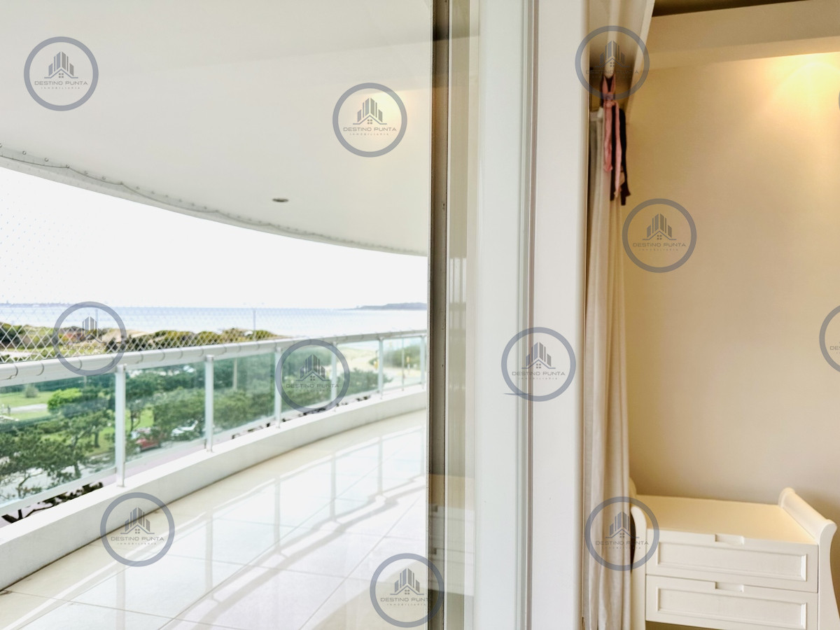 Apartamento ID.1708 - Alquiler temporario de gran apartamento de 4 dormitorios más dependencia en Playa Mansa
