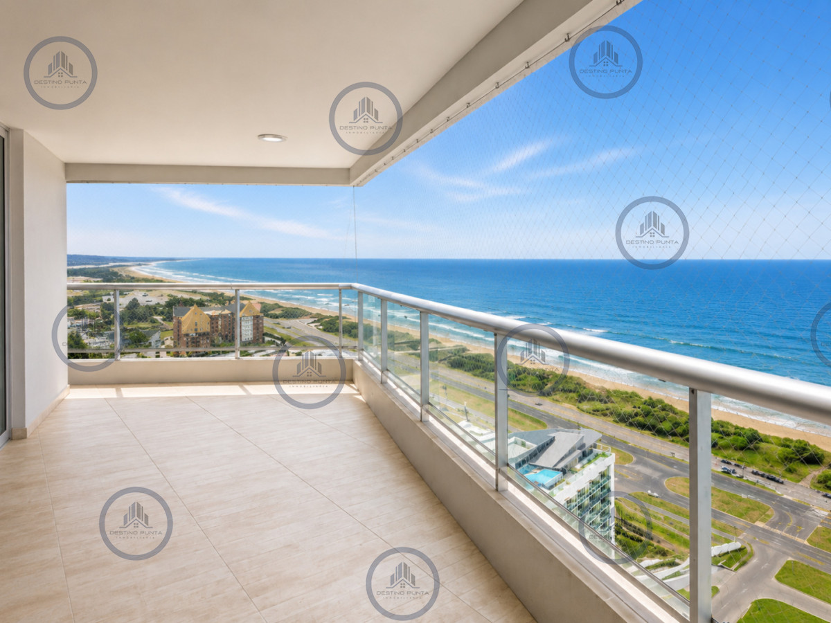 Apartamento ID.150 - Espectacular Penthouse Duplex con 4 Dormitorios + Dependencia y Terraza con Parrillero, en torre premium de Playa Brava, Punta del Este
