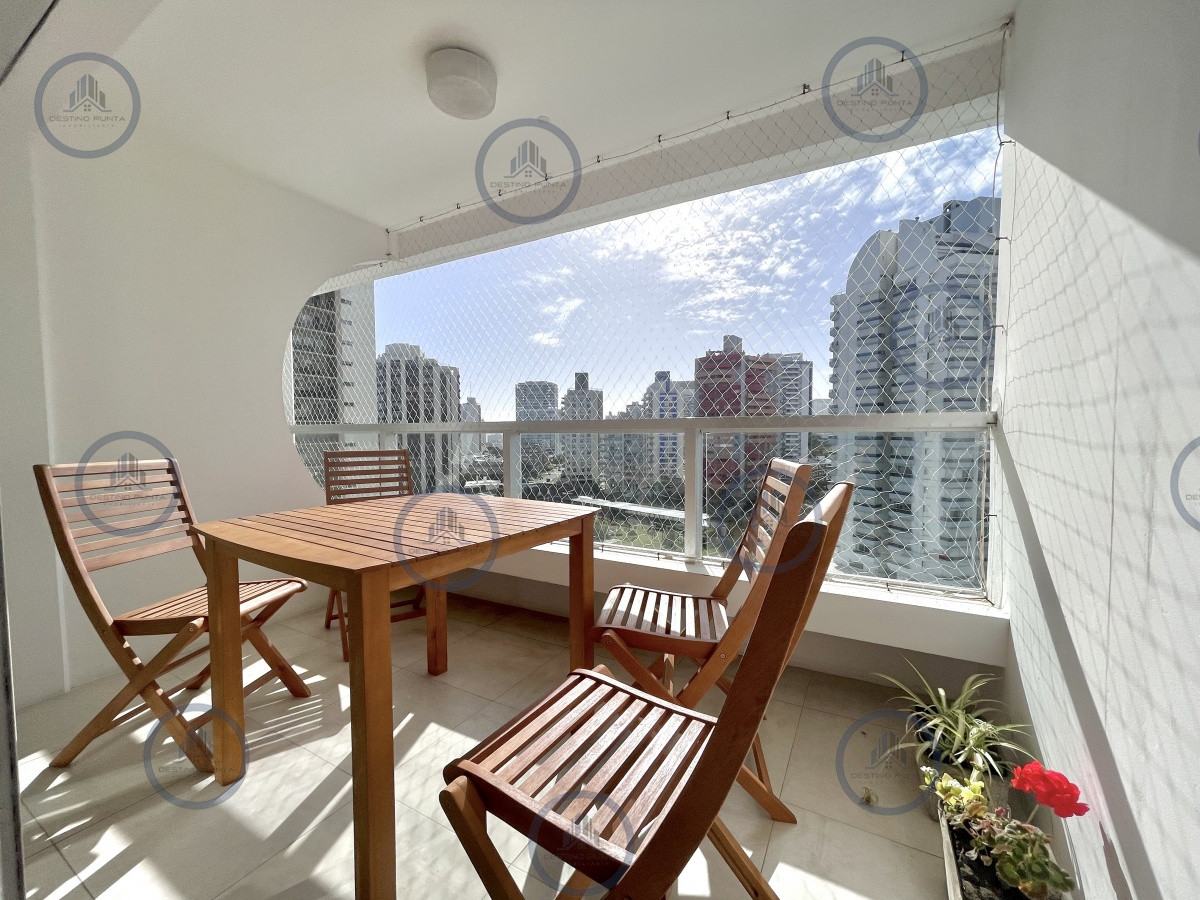 Apartamento ID.968 - Apartamento de 2 Dormitorios en Torre con Servicios - Playa Brava, Punta del Este