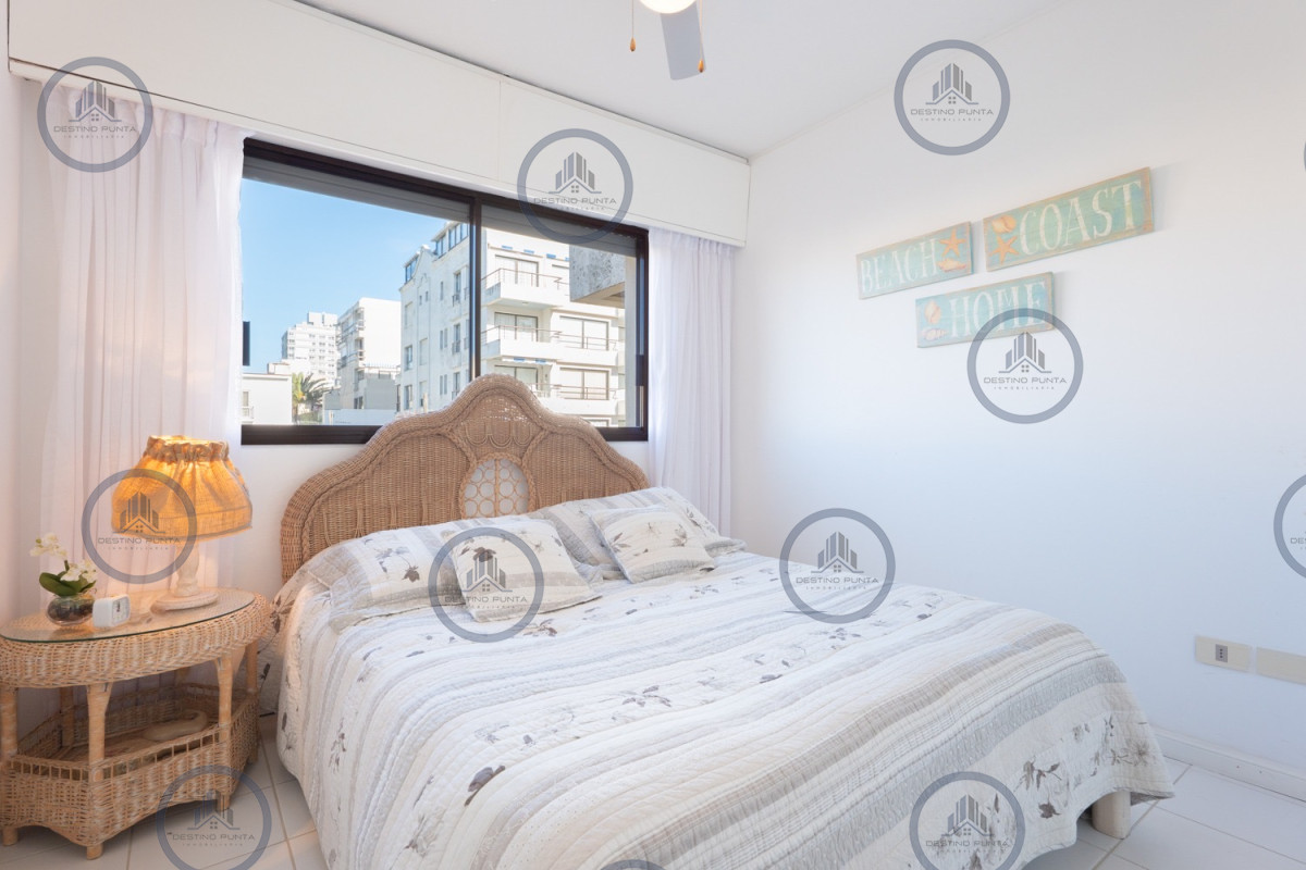 Apartamento ID.2593 - Apartamento de 2 Dormitorios frente al Mar, en Venta, Península de Punta del Este
