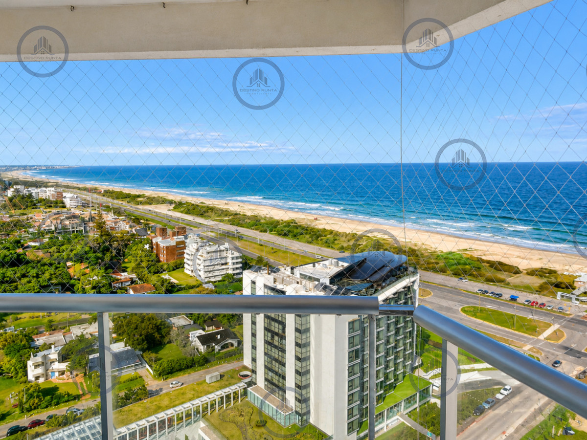 Apartamento ID.1776 - Venta de gran apartamento de 3 dormitorios con parrillero propio en Playa Brava, Punta del Este