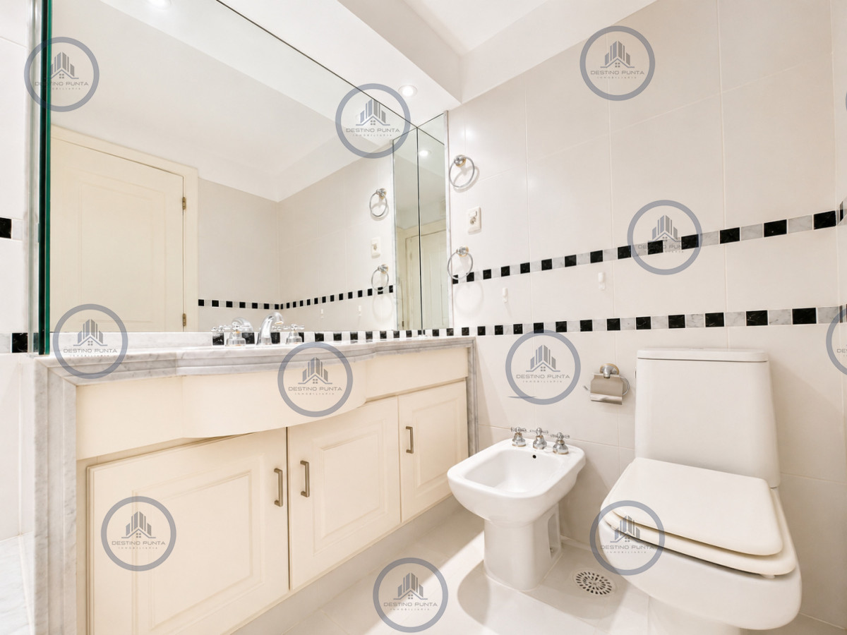 Apartamento ID.3221 - Exclusivo Apartamento Frente al Mar en Playa Brava, 4 Dormitorios 
