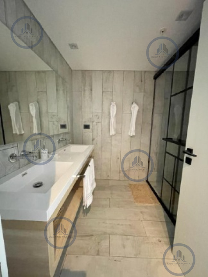 Apartamento ID.680 - Venta y alquiler de Apartamento de 1 Dormitorio en suite piso alto de Torre Surfside Village, Punta del Este
