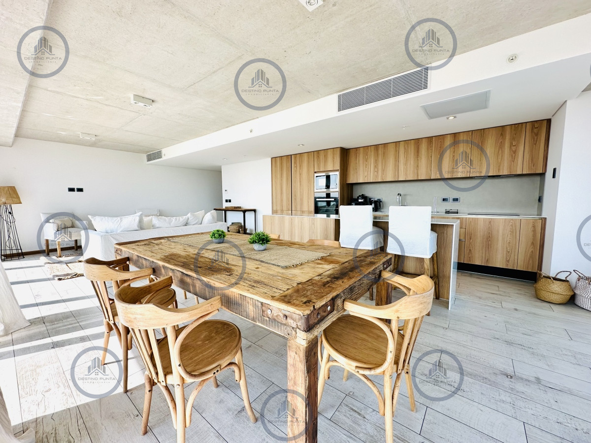 Apartamento ID.680 - Venta y alquiler de Apartamento de 1 Dormitorio en suite piso alto de Torre Surfside Village, Punta del Este