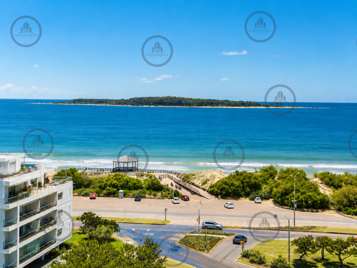 Excelente apartamento de 3 Dormitorios y Dependencia en torre Le Jardin de Playa Mansa, Punta del Este — fotografía 2