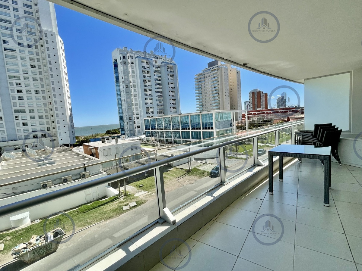 Apartamento ID.217 - Apartamento de 2 Dormitorios y Servicio a metros del mar, Playa Mansa Punta del Este