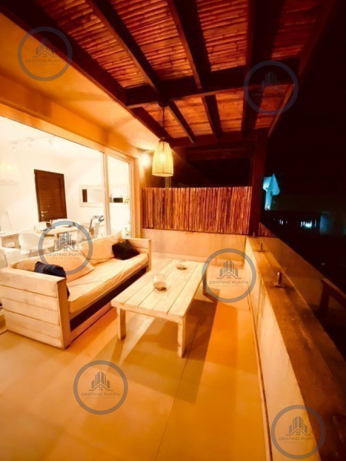 Venta de Apartamento de 3 Dormitorios y Parrillero en La Barra, a 100 metros del Mar — fotografía 4