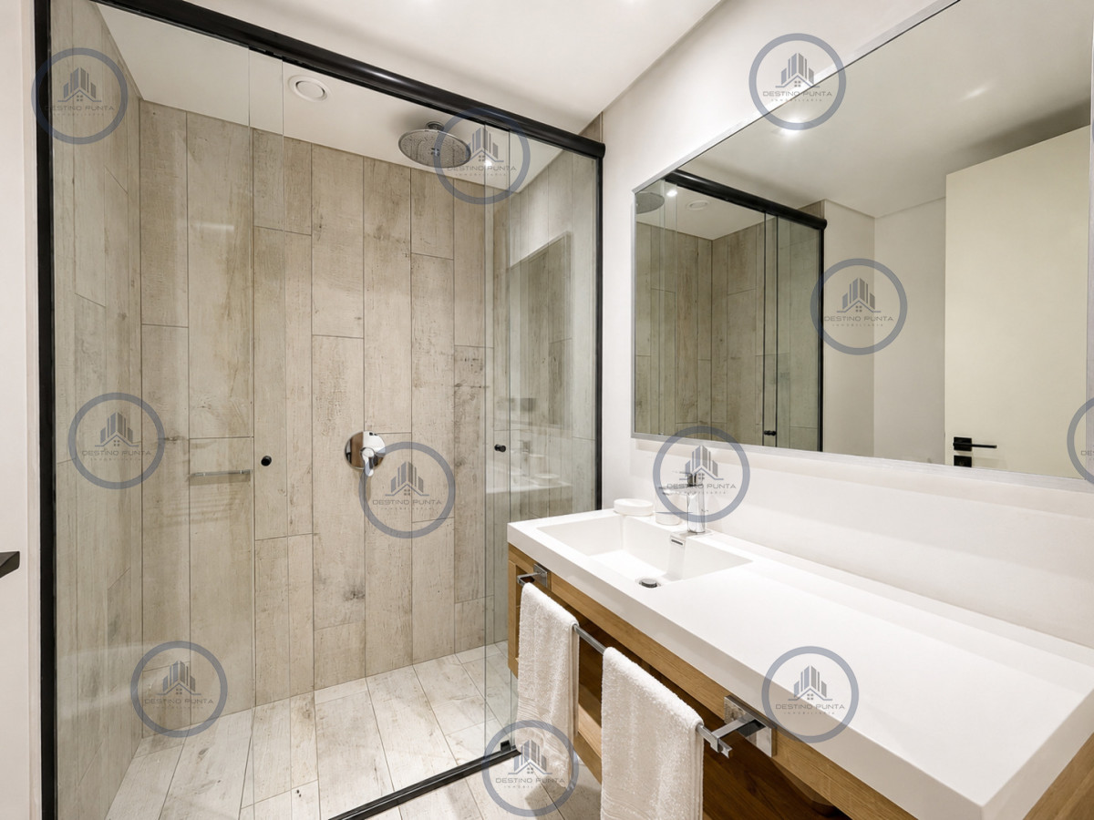 Apartamento ID.678 - Espectacular Apartamento de 2 Dormitorios y Medio, piso alto, Torre Surfside, Punta del Este