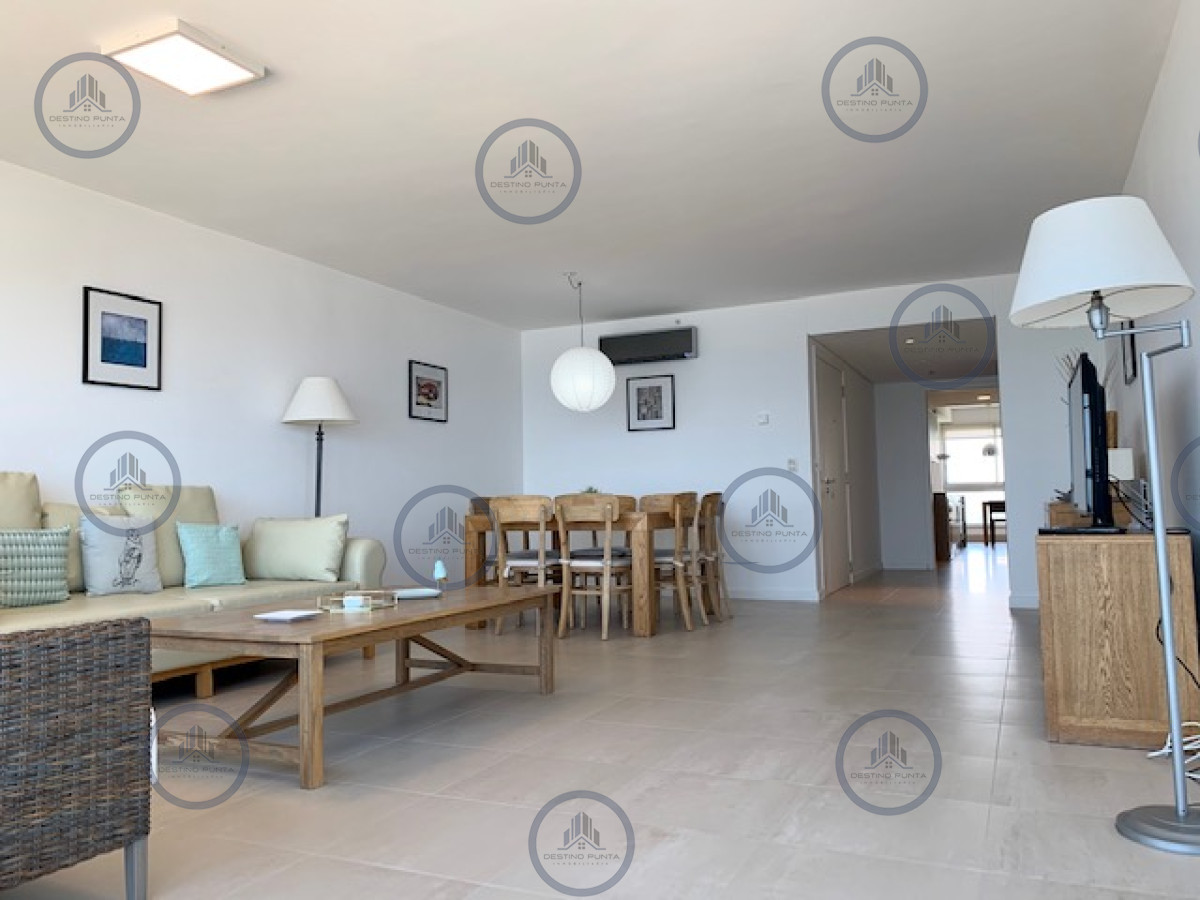 Apartamento ID.51 - Alquiler temporario de apartamento de dos dormitorios más dependencia de servicio sobre Playa Brava, Punta del Este