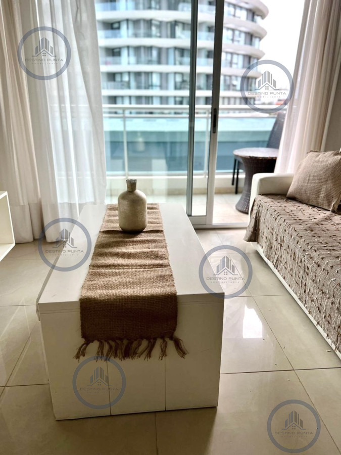 Apartamento ID.1622 - Apartamento de 1 Dormitorio en Torre con Servicios, Cerca del Mar - Alquiler Anual, Punta del Este