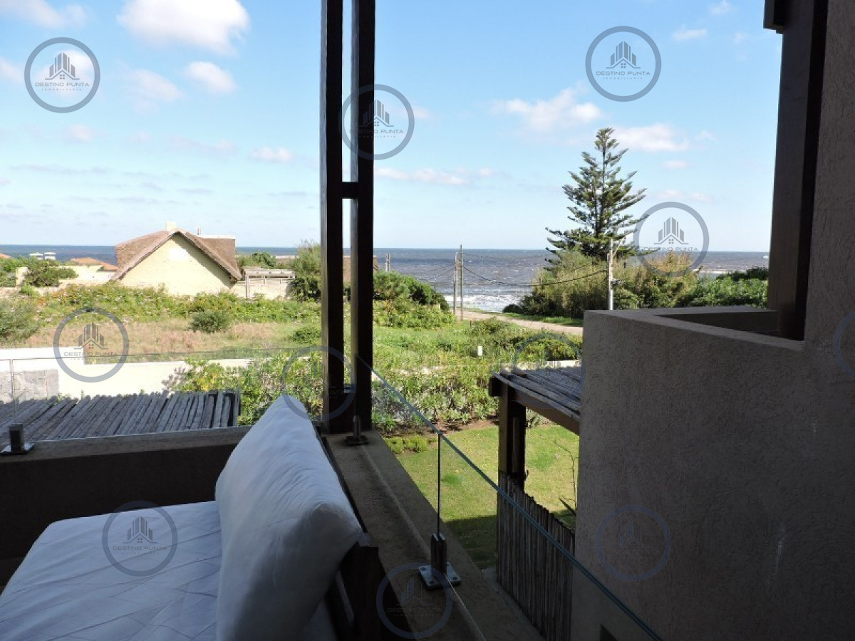 Apartamento de 3 Dormitorios y Parrillero en La Barra, a 100 metros del Mar - Venta y Alquiler — fotografía 1
