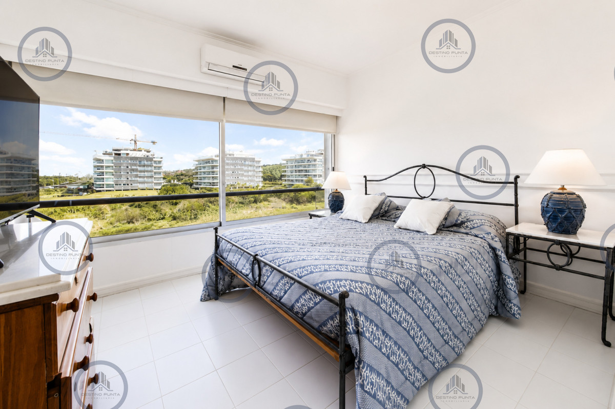Apartamento ID.1102 - Exclusivo Apartamento Frente al Mar en Playa Brava, 3 Dormitorios y Dependencia