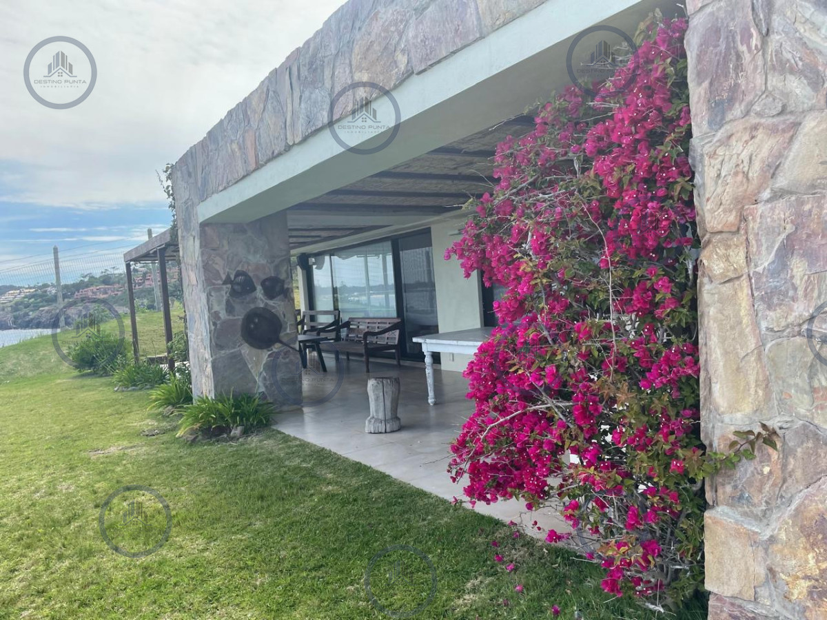 Apartamento ID.421 - Maravilloso departamento de 2 dormitorios con parrillero y salida al jardín en alquiler 