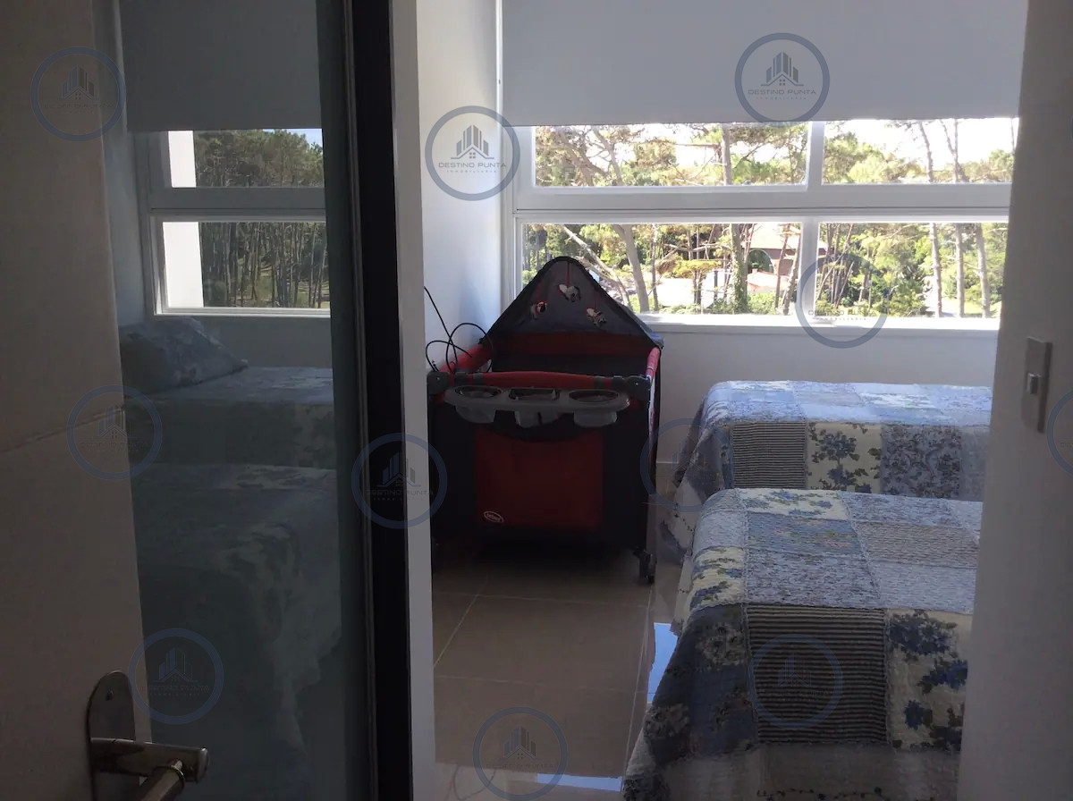 Apartamento ID.218 - Venta y alquiler de moderno departamento de tres dormitorios más dependencia a pasos de Playa Brava